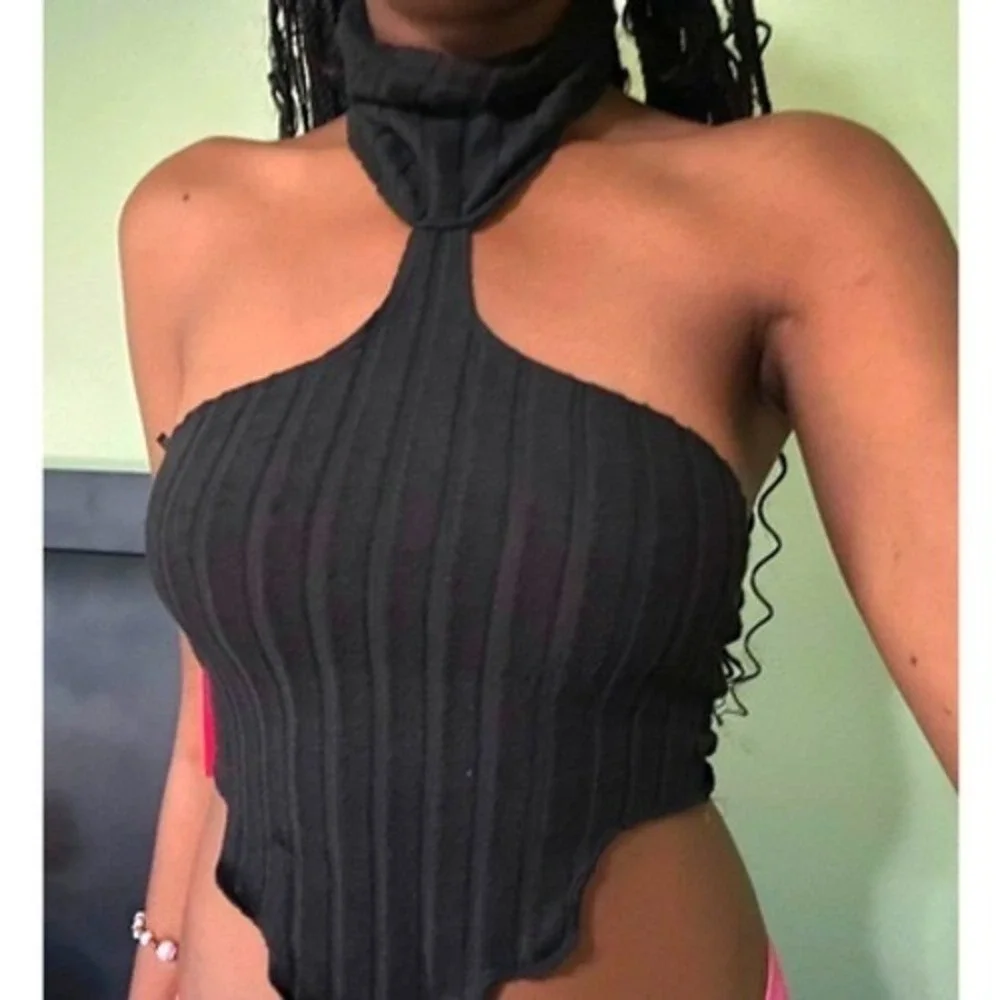 New Medium Black High Neck Sleeveless Turtleneck Ribbed Drip Hem Crop Triangle - Picture 2 of 5